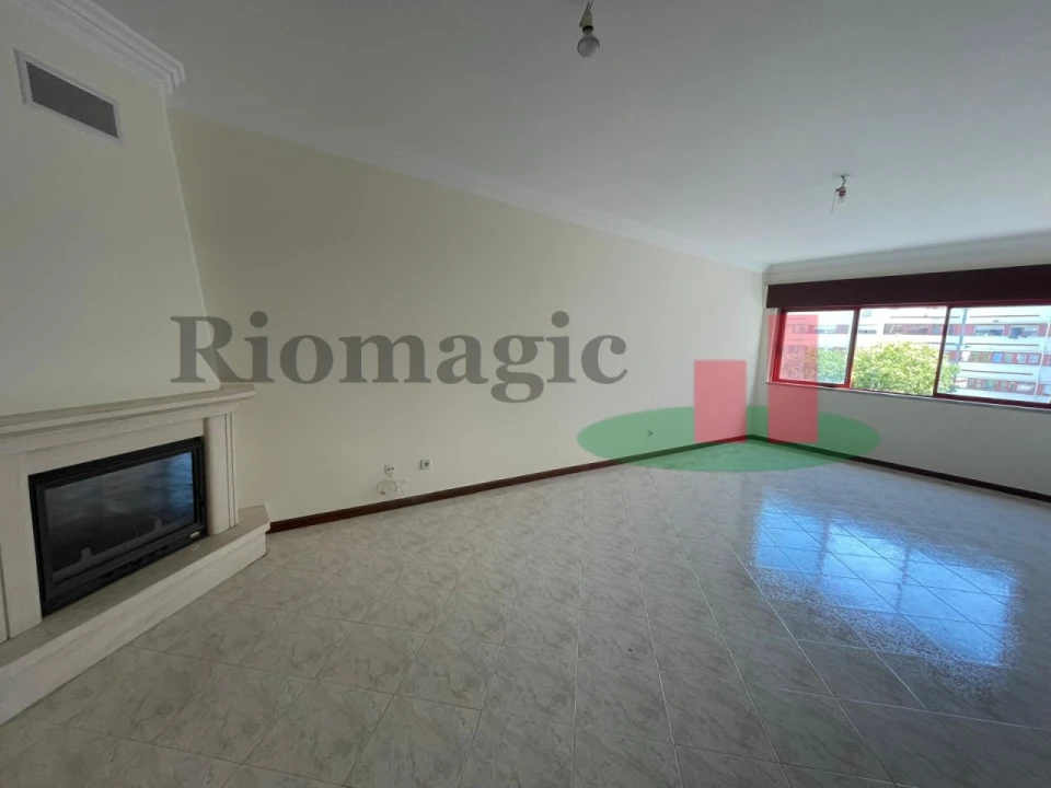 Apartamento T2 para Venda em Algueirão-Mem Martins Foto 4