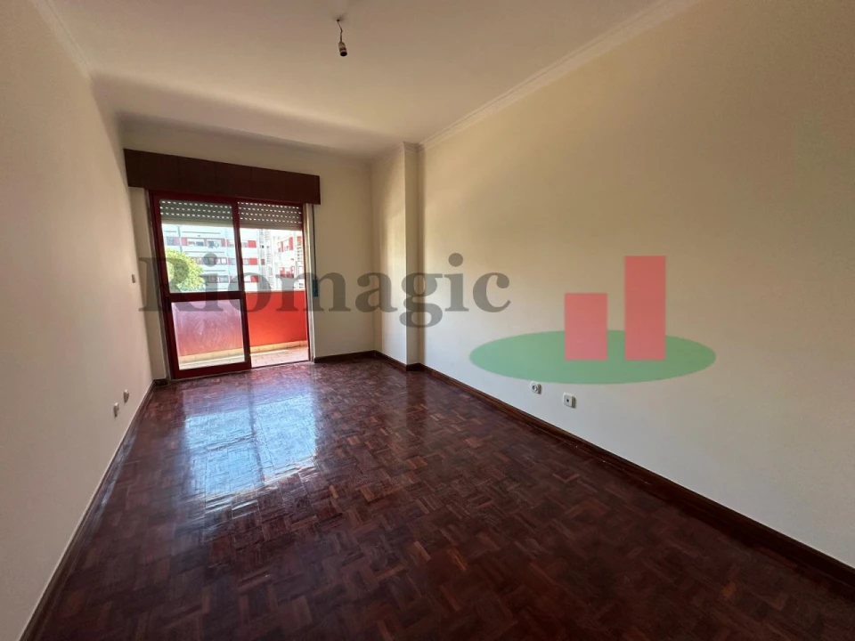 Apartamento T2 para Venda em Algueirão-Mem Martins Foto 11