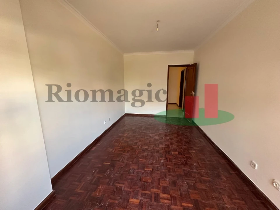 Apartamento T2 para Venda em Algueirão-Mem Martins Foto 18