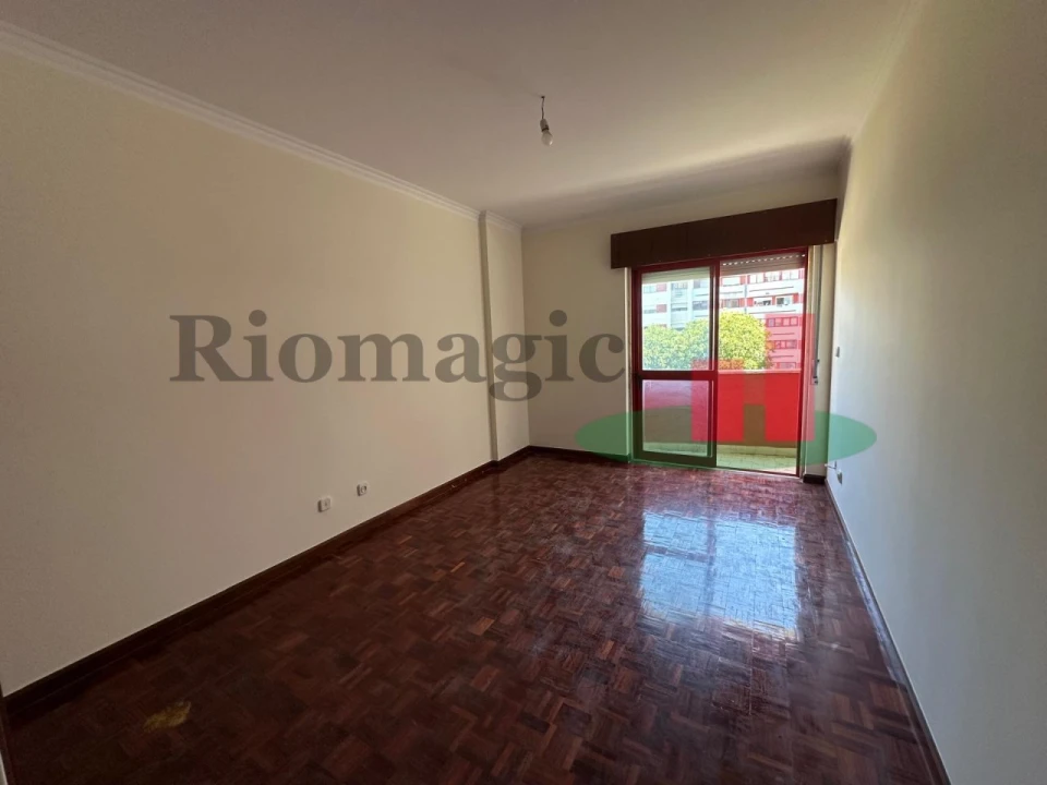Apartamento T2 para Venda em Algueirão-Mem Martins Foto 20