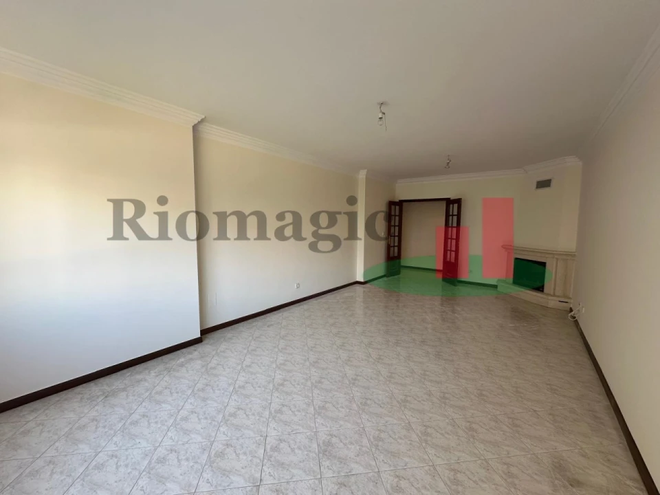 Apartamento T2 para Venda em Algueirão-Mem Martins Foto 3