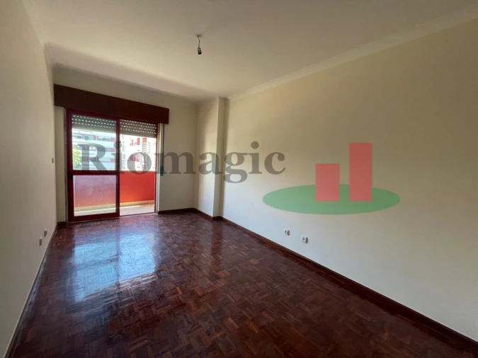 Apartamento T2 para Venda em Algueirão-Mem Martins Foto 9