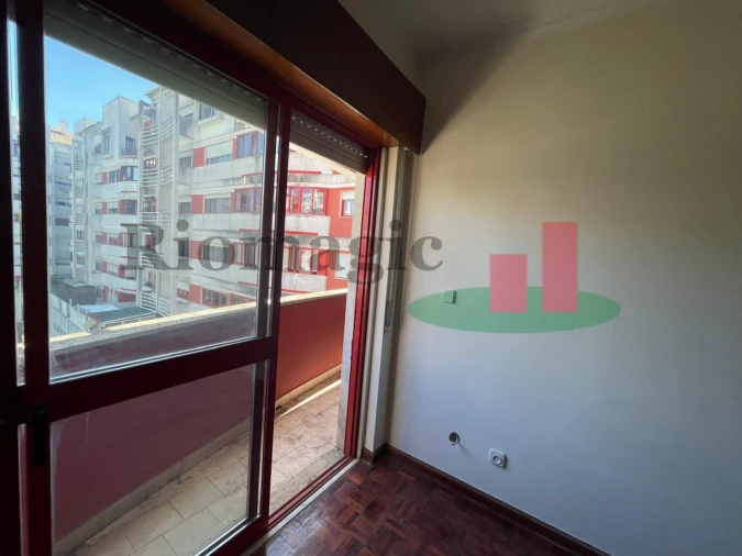 Apartamento T2 para Venda em Algueirão-Mem Martins Foto 10