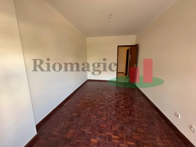 Apartamento T2 para Venda em Algueirão-Mem Martins Foto 18