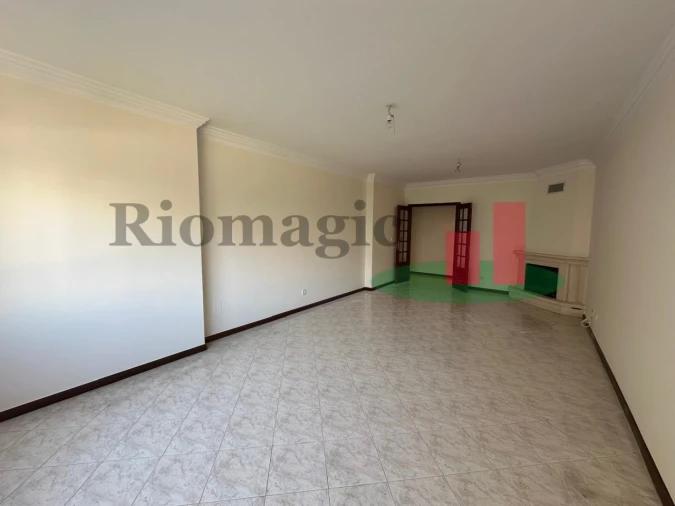 Apartamento T2 para Venda em Algueirão-Mem Martins Foto 3