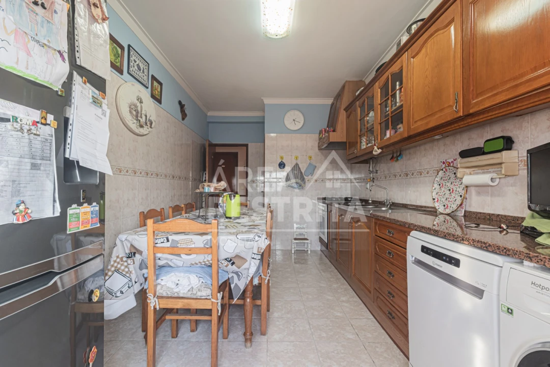 Apartamento T2 para Venda em Rio de Mouro Foto 3