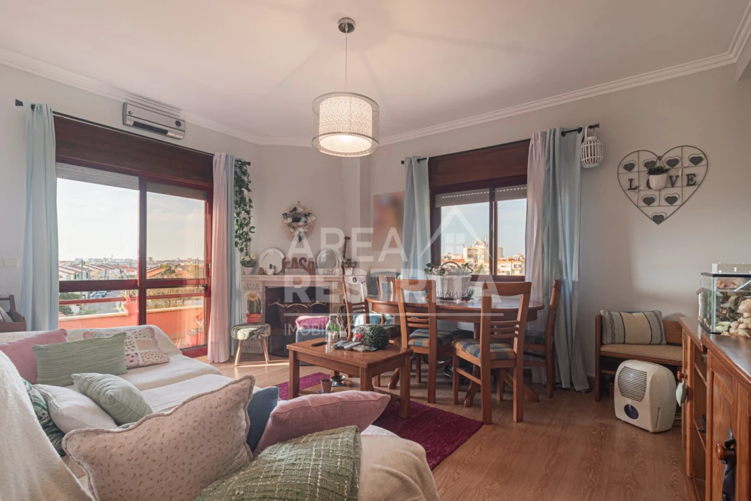 Apartamento T2 para Venda em Rio de Mouro Foto 9