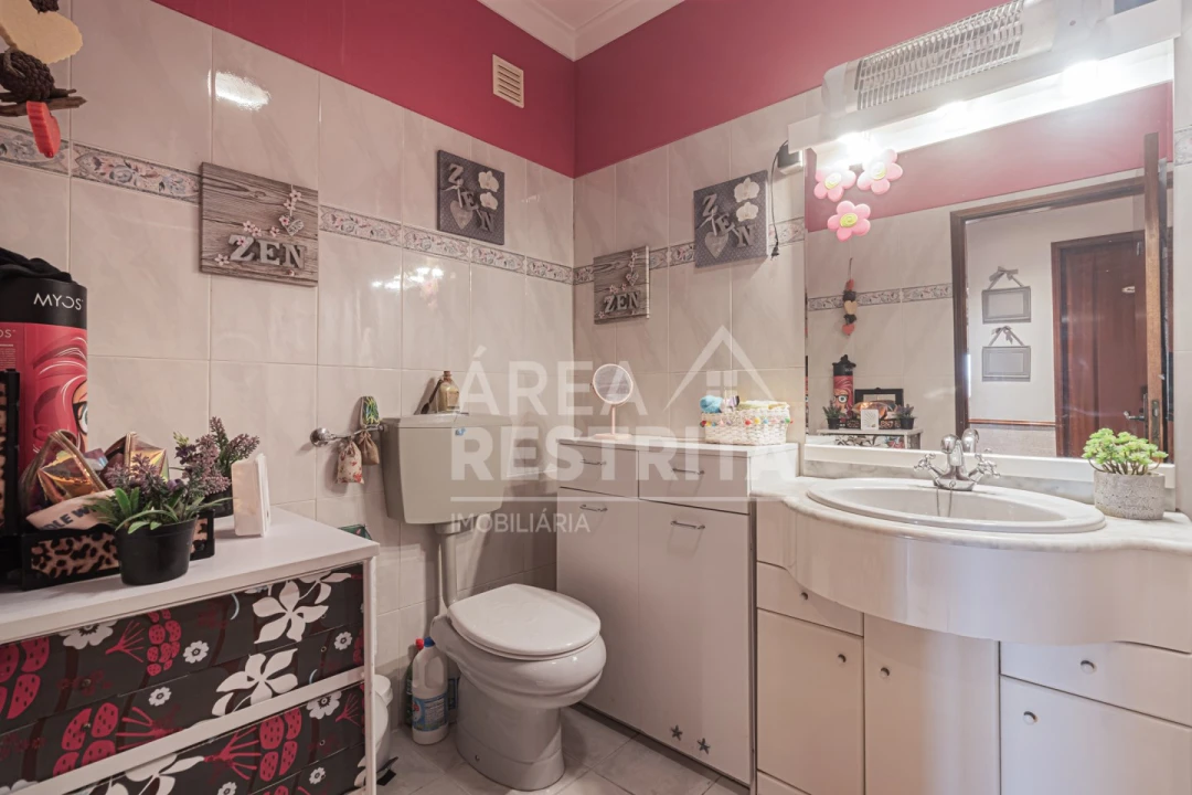 Apartamento T2 para Venda em Rio de Mouro Foto 17