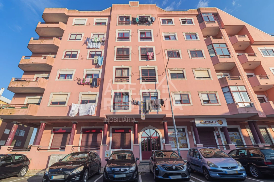 Apartamento T2 para Venda em Rio de Mouro Foto 1