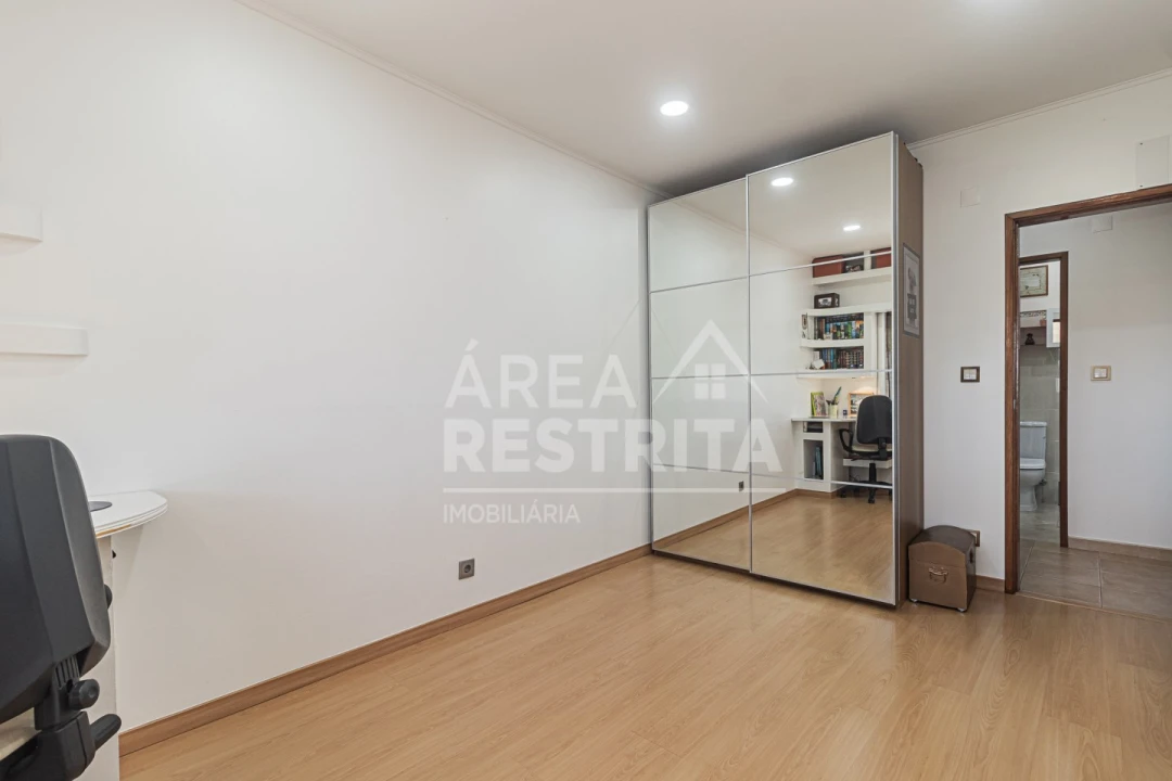 Apartamento T2 para Venda em Amora Foto 11