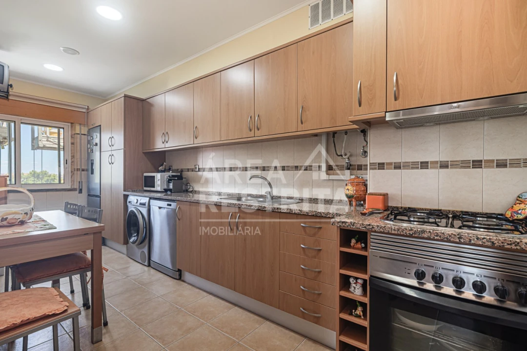 Apartamento T2 para Venda em Amora Foto 13