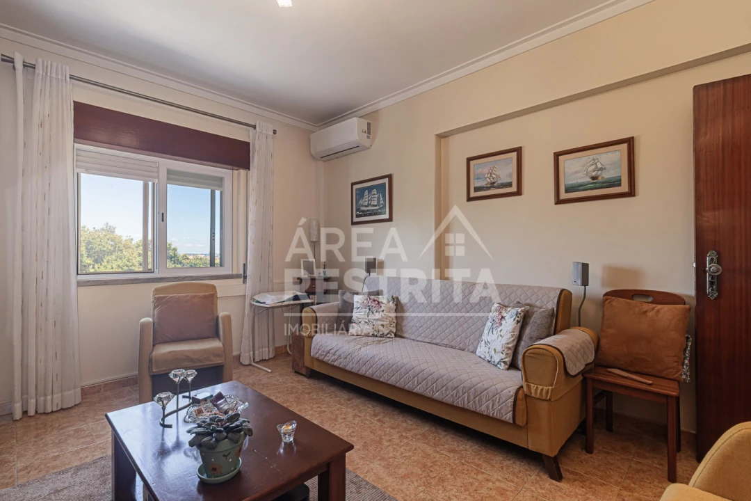 Apartamento T2 para Venda em Amora Foto 3