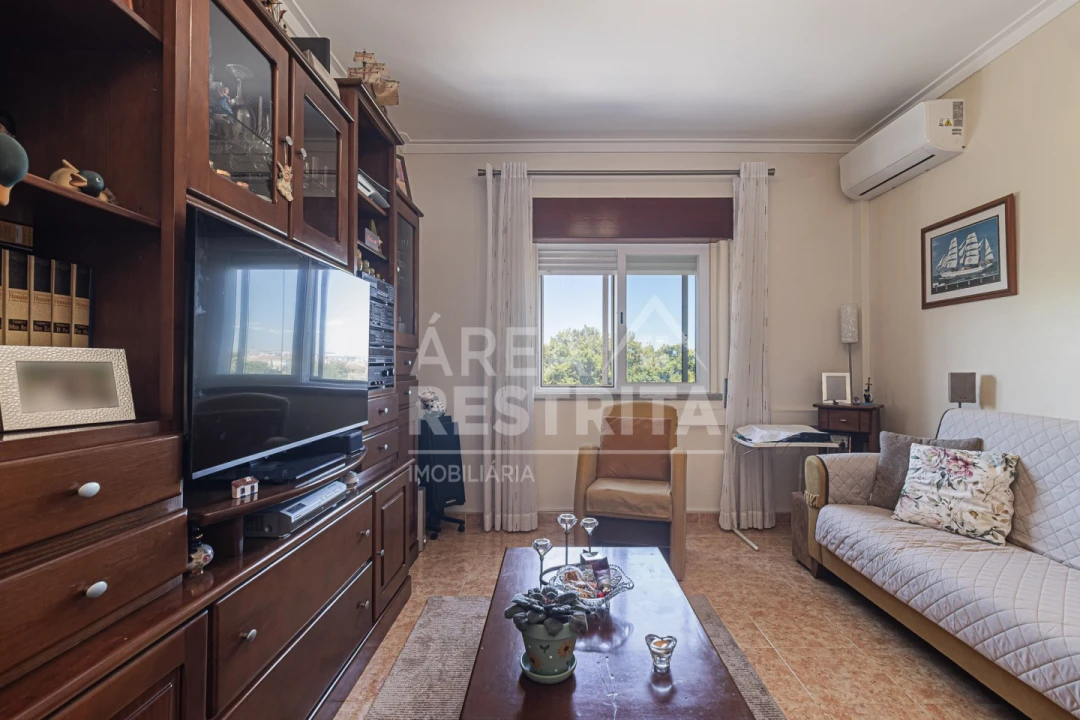 Apartamento T2 para Venda em Amora Foto 12