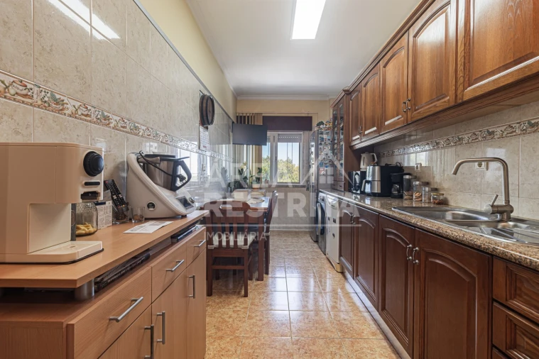 Apartamento T2 para Venda em Amora Foto 2