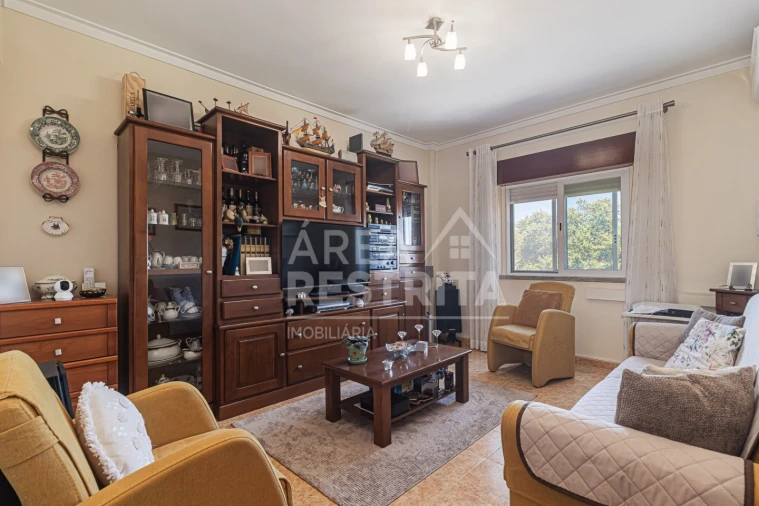 Apartamento T2 para Venda em Amora Foto 13