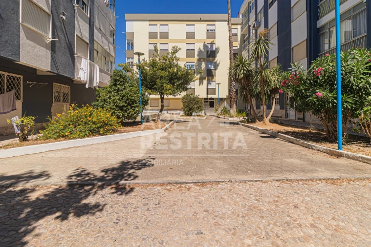 Apartamento T2 para Venda em Amora Foto 28