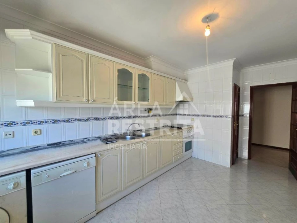 Apartamento T2 para Venda em Algueirão-Mem Martins Foto 2