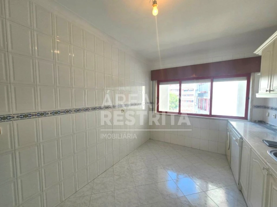 Apartamento T2 para Venda em Algueirão-Mem Martins Foto 3