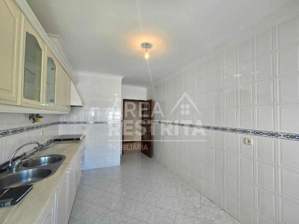 Apartamento T2 para Venda em Algueirão-Mem Martins Foto 4