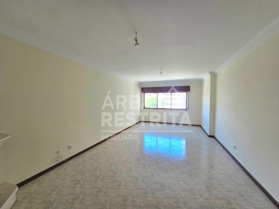 Apartamento T2 para Venda em Algueirão-Mem Martins Foto 6