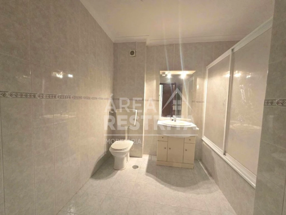 Apartamento T2 para Venda em Algueirão-Mem Martins Foto 11