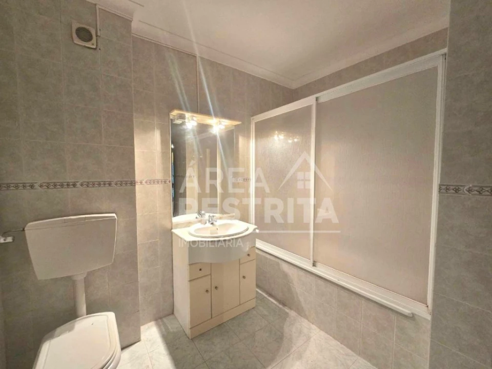 Apartamento T2 para Venda em Algueirão-Mem Martins Foto 12