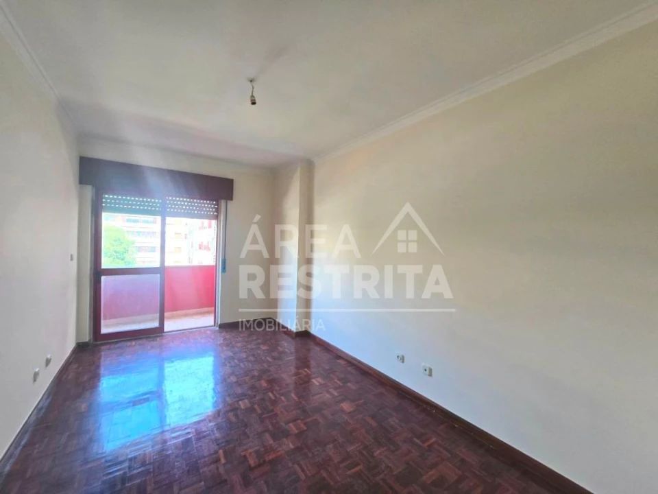 Apartamento T2 para Venda em Algueirão-Mem Martins Foto 13