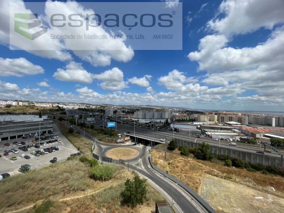 Apartamento T3 para Venda em Moscavide e Portela Foto 14