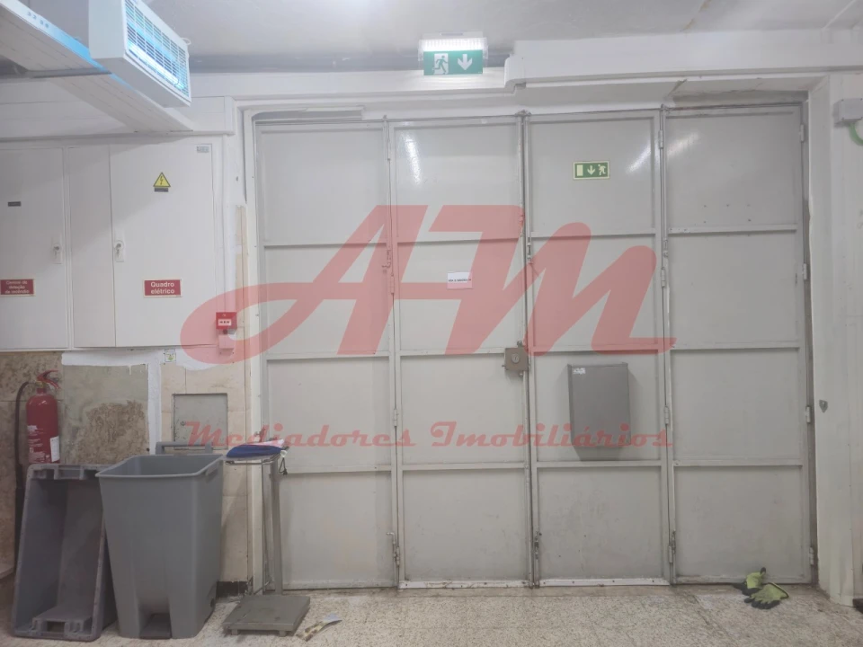 Armazém para Arrendamento em Mina de Água Foto 6