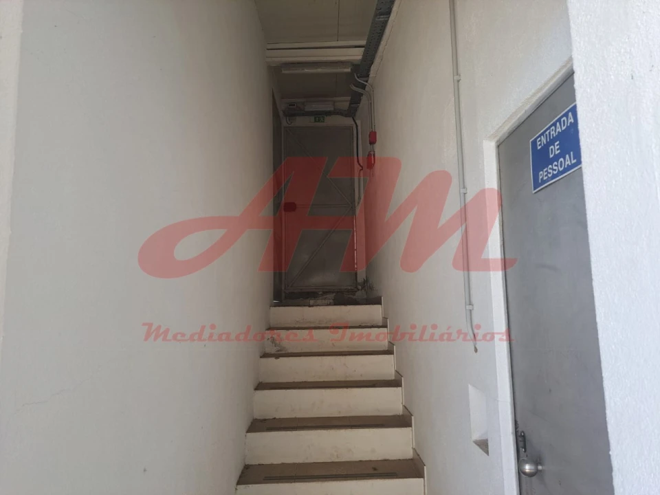 Armazém para Arrendamento em Mina de Água Foto 29