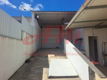 Armazém para Arrendamento em Mina de Água