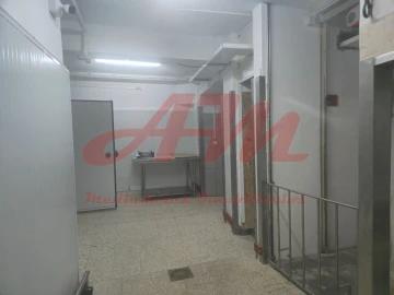 Armazém para Arrendamento em Mina de Água