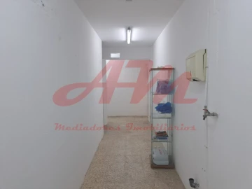 Armazém para Arrendamento em Mina de Água