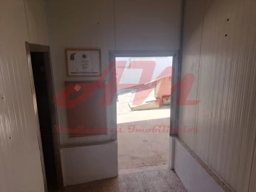 Armazém para Arrendamento em Mina de Água