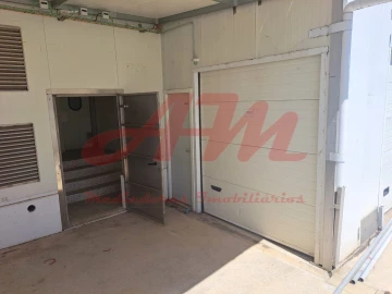 Armazém para Arrendamento em Mina de Água