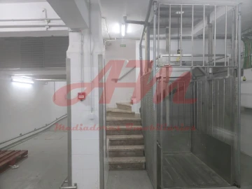 Armazém para Arrendamento em Mina de Água