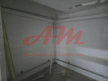 Armazém para Arrendamento em Mina de Água