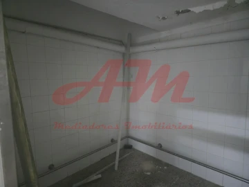 Armazém para Arrendamento em Mina de Água