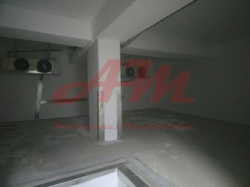 Armazém para Arrendamento em Mina de Água