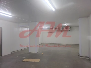 Armazém para Arrendamento em Mina de Água