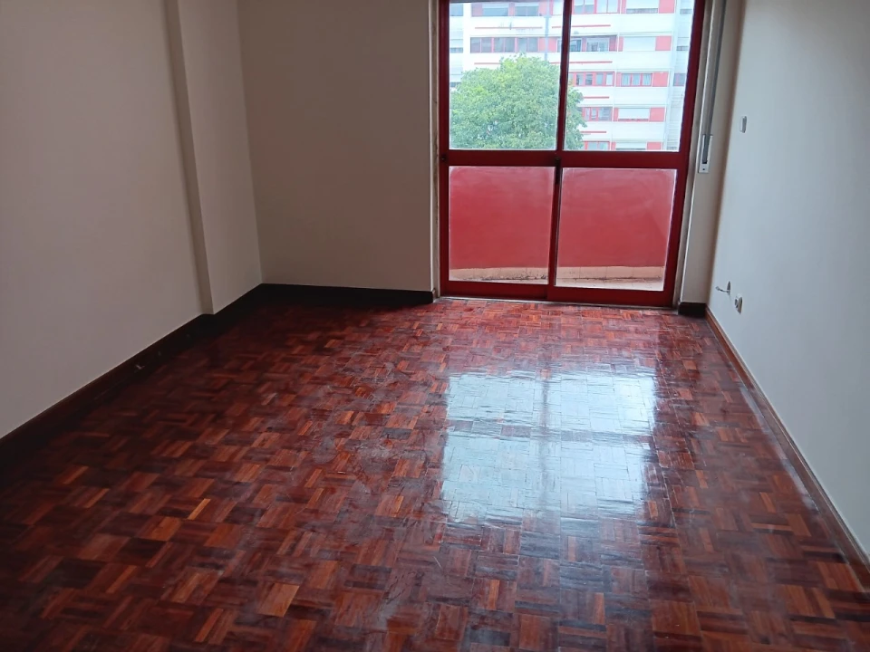 Apartamento T2 para Venda em Algueirão-Mem Martins Foto 12