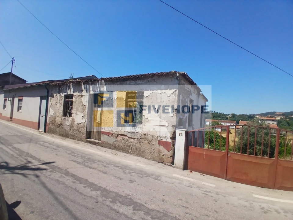 Moradia T2 para Venda em Gandaras Foto 4