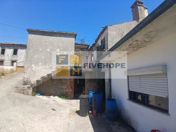 Moradia T2 para Venda em Gandaras