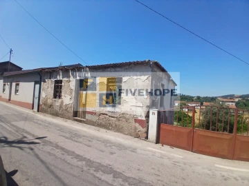 Moradia T2 para Venda em Gandaras