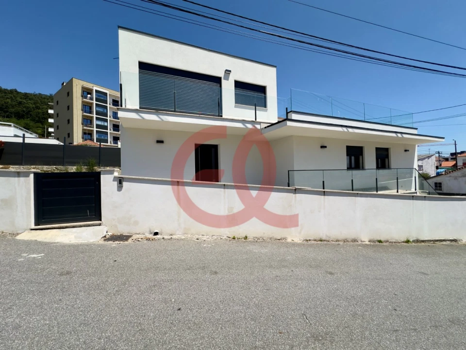 Moradia T3 para Venda em Areosa Foto 2