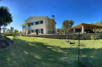 Moradia T4 para Venda em São Pedro de Arcos