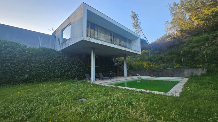 Moradia T3 para Venda em Fornelos e Queijada