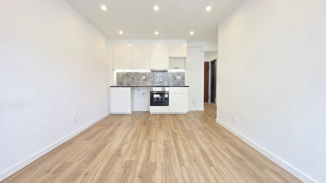 Apartamento T3 para Venda em Camarate, Unhos e Apelação Foto 1