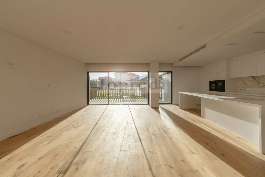 Apartamento T4 para Venda em Carcavelos e Parede Foto 6