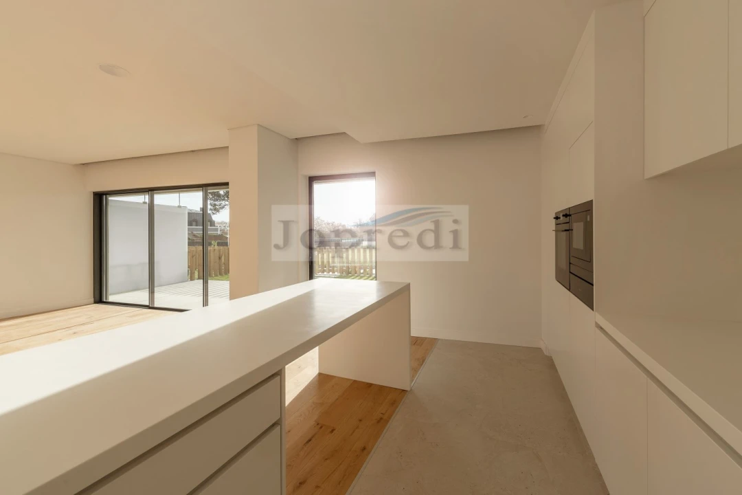 Apartamento T4 para Venda em Carcavelos e Parede Foto 9